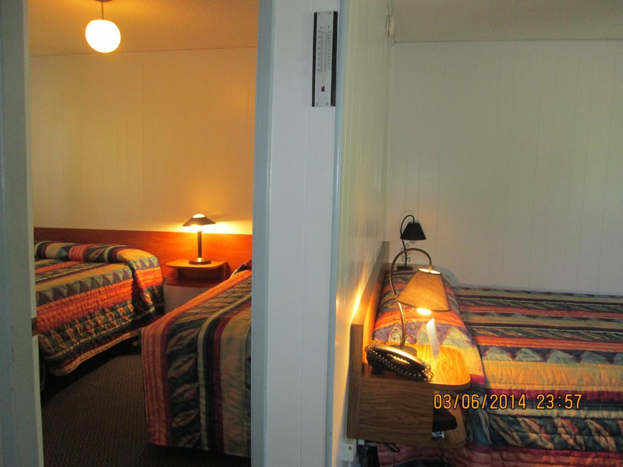 Evening Star Motel Greenwood Room photo